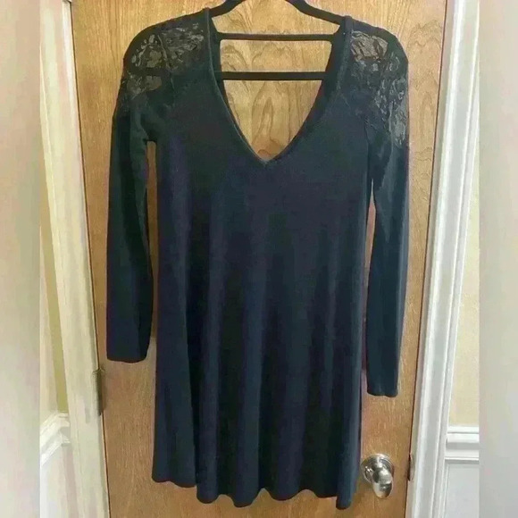 American Eagle Black Lace Shoulder Dress with Open Back with Strap Size 2 Ribbed - Picture 1 of 6